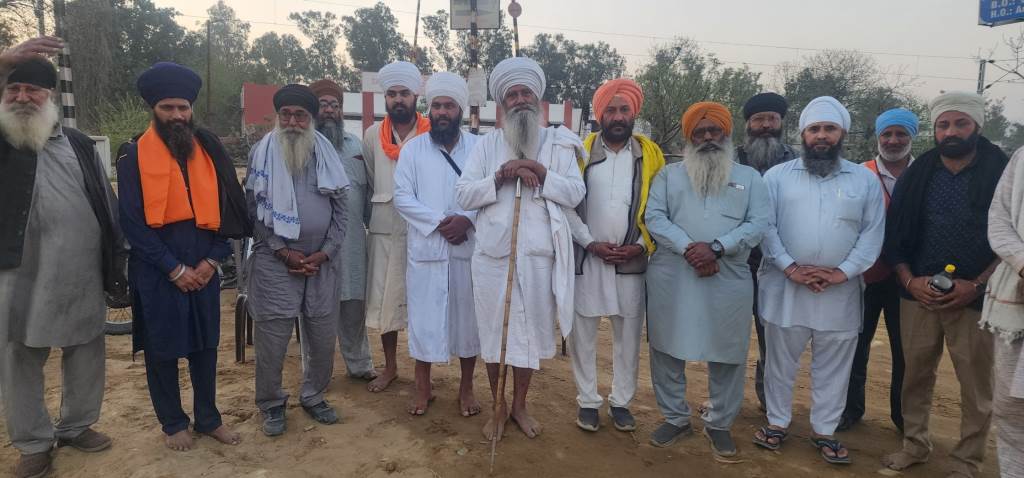A big effort by the saints of Anandgarh Fort in Garhshankar Taking up the initiative to build a mini bypass keeping HolaMohalla in mind Traffic has come to a standstill Daljit Singh Bains